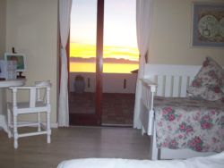 Beautiful sunrises&seaviews from main bedroom(king bed)&single day bed.