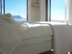 2nd Bedroom(queen bed)&beautiful sea views.
