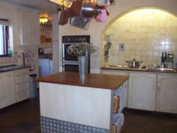 Fully fitted kitchen with all cooking & eating utensils.  
Fridge/freezer,microwave,
dishwasher,oven & hob, washing machine.