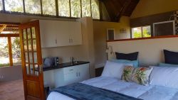 Rocky Hollow Honeymoon Suite