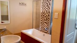 Rocky Hollow Honeymoon Suite