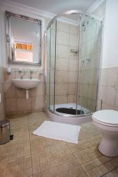Country Lodge 1 Bathroom