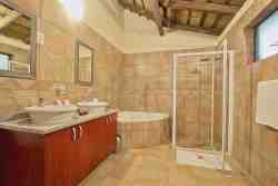 Deluxe Room Bathroom