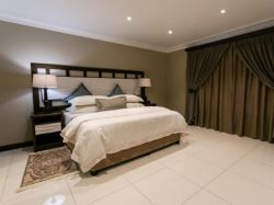 Luxury King Room 