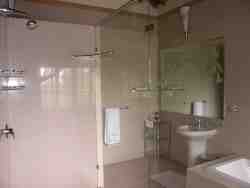 executive bathroom bath