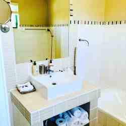 Perna-Perna bathroom