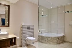 Suite Bathroom