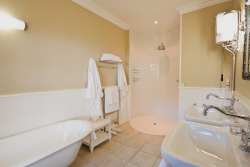 Luxury Room Bathroom