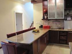 Fully equipped kitchen with washing machine and dishwasher