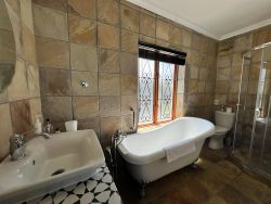 Full En Suite Bathroom