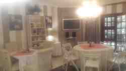 Breakfast/dining room area