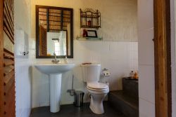 Shikwari Suites Bathrooms for Baobab, Jackelberry, Leadwood & Marula Suites
