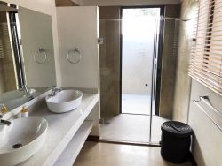 Shobi Chalet 1 Bathroom