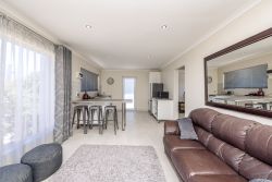 George Apartment lounge