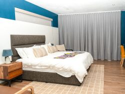  Luxury King Suite - Vilakazi Suite