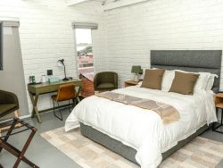  Luxury Queen Room - Jabulani Bedroom