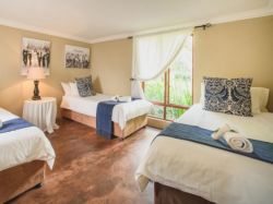 Bed - Deluxe Family Room 5 Sleeper