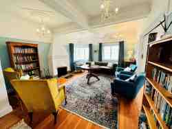 Sunny Cove Manor lounge