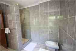 Big Studio bathroom