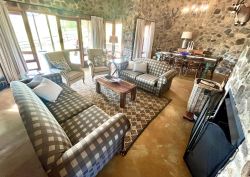 Kiepersol lounge/dining area