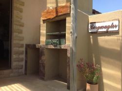 Bergwagter chalet - stoep and built-in braai