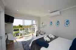 Tulip Room: Queen Bed with Sea View. Shower Only
