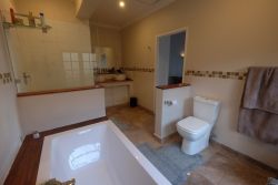 Bathroom master bedroom