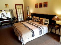 Room 3: Upstairs twin room
with 2 3/4 beds and an open plan en-suite bathroom. Flat screen TV and tea/coffee making facilities are provided.