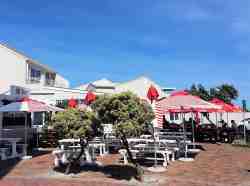 You have 4 restaurants to choose from just outside the complext