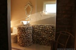 Main bathroom (shower, toilet, basin)