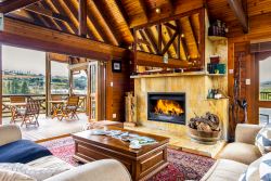 Communal lounge & indoor fireplace