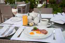 Breakfast al fresco