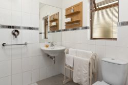 Garden Cottage bathroom