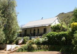 Tierhoek House & Lucky Bean Cottage