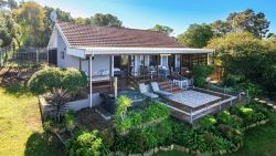 Welcome to Victoria Bay Holiday Cottage