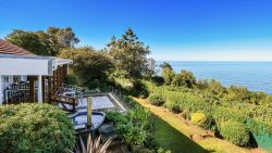 Hot Tub with full Sea Views and Pet Friendly