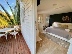 Classic Mountain Facing & Private Patio 