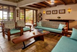 Spacious lounge - open plan 