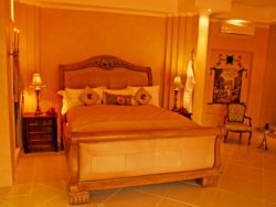 La Magnifique bedroom