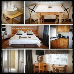 Room 10 Self catering unit with King size bed and shower