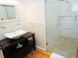 Room 9 Bathroom