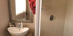 Queen Suite with Private Patio - Bathroom
