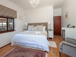 Deluxe King Room 3