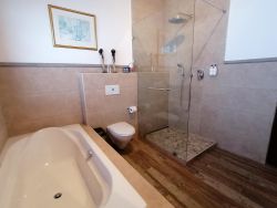 Deluxe King Room 3
