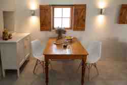 Cottage 4 Dining area
