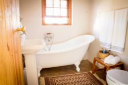 Cottage 1: Luxurious Bathroom with Victorian Bath 