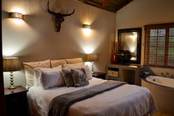 Honeymoon Pool Suite