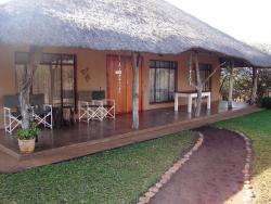 Umkhaya Cottage exterior