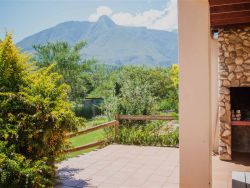 BERRY COTTAGE braai and mountain view
