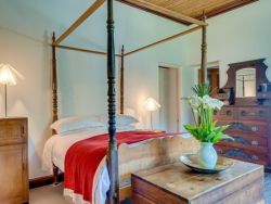 Bedroom (Mountain View)